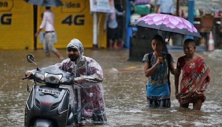 حالة من الفوضى في مومباي بالهند بسبب الأمطار الغزيرة