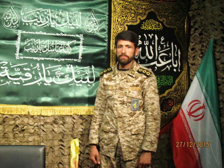 القتيل الإيراني داخل وحدة عسكرية القائد الإيراني القتيل في سوريا