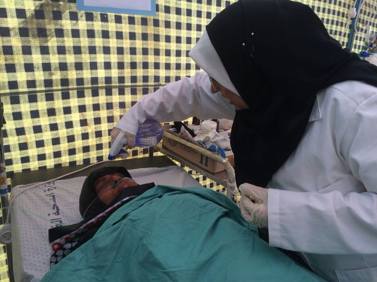 مصابة في مسيرة نسوية في غزة تطالب بإنهاء الانقسام الفلسطيني مسيرة نسائية في غزة للمطالبة بوحدة الصف الفلسطيني