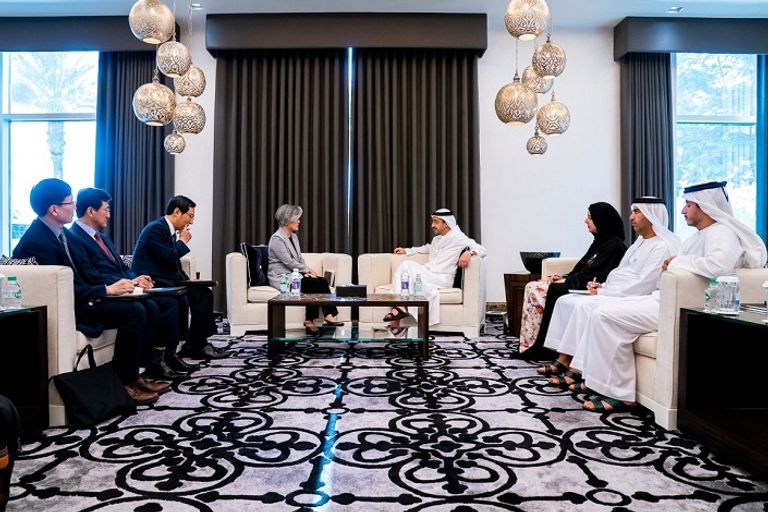 الشيخ عبد الله بن زايد آل نهيان ووزيرة خارجية كوريا الجنوبية