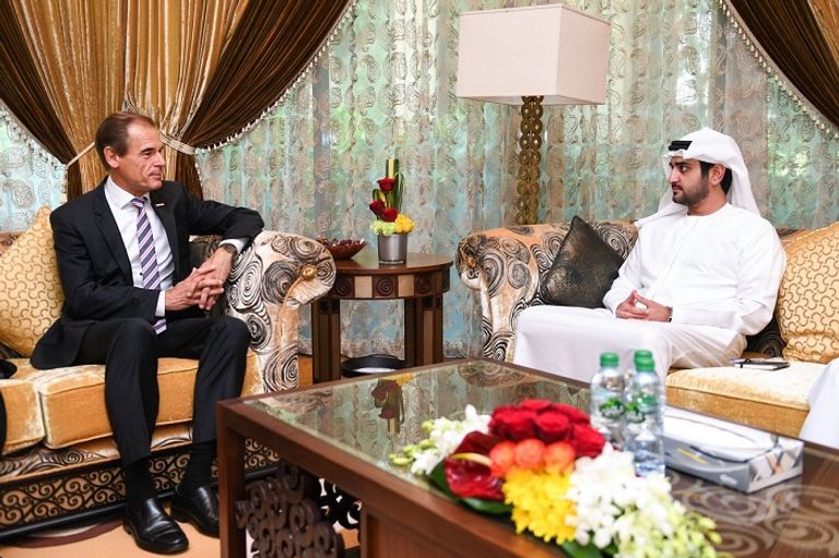 الشيخ مكتوم بن محمد نائب حاكم دبي يستقبل رئيس شركة بوش 