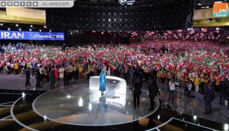 جانب من المؤتمر السنوي للمقاومة الإيرانية- أرشيفية مرشد إيران علي خامنئي وعناصر بالحرس الثوري