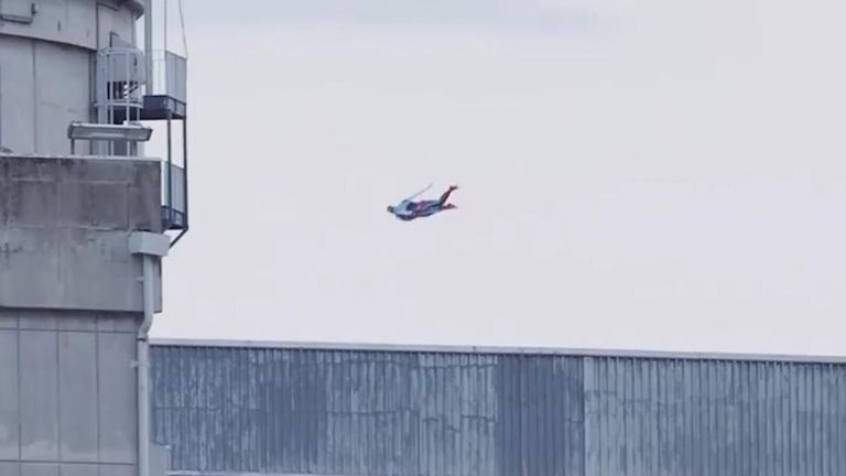 طائرة بدون طيار على هيئة سوبرمان