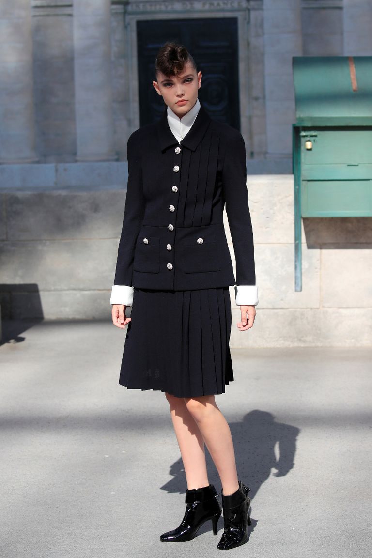 مجموعة شانيل الجديدة تحتفي بمعالم باريسية شهيرة 