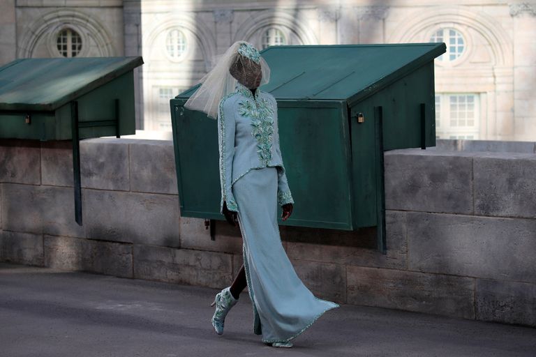 مجموعة شانيل الجديدة تحتفي بمعالم باريسية شهيرة 