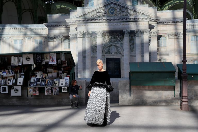 مجموعة شانيل الجديدة تحتفي بمعالم باريسية شهيرة 