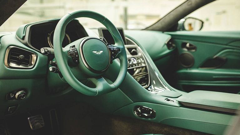 نسخة "كلاسيك درايفر" من موديل "DB11s"