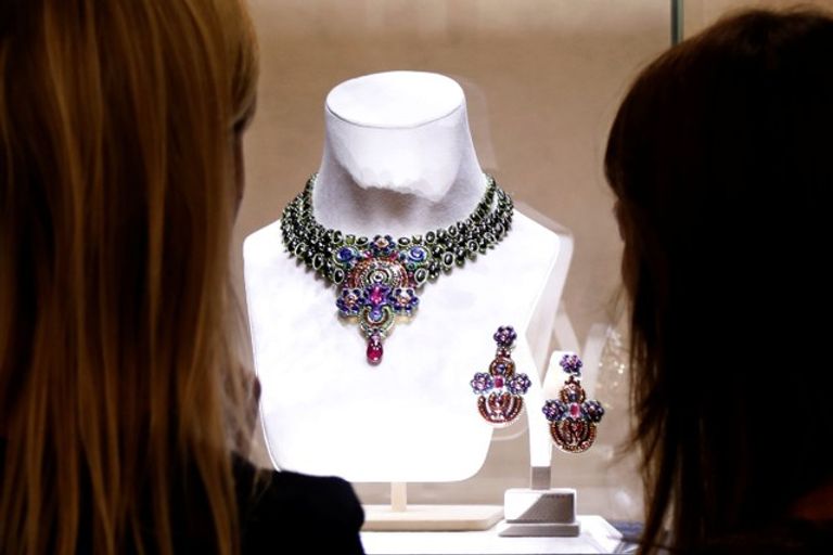 قلادات "شوبار" في أسبوع الموضة بباريس