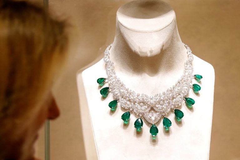 قلادات "شوبار" في أسبوع الموضة بباريس