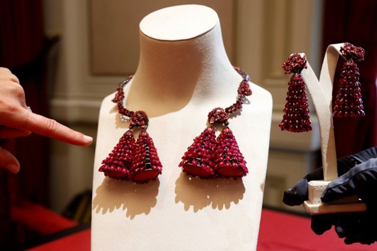 قلادات "شوبار" في أسبوع الموضة بباريس