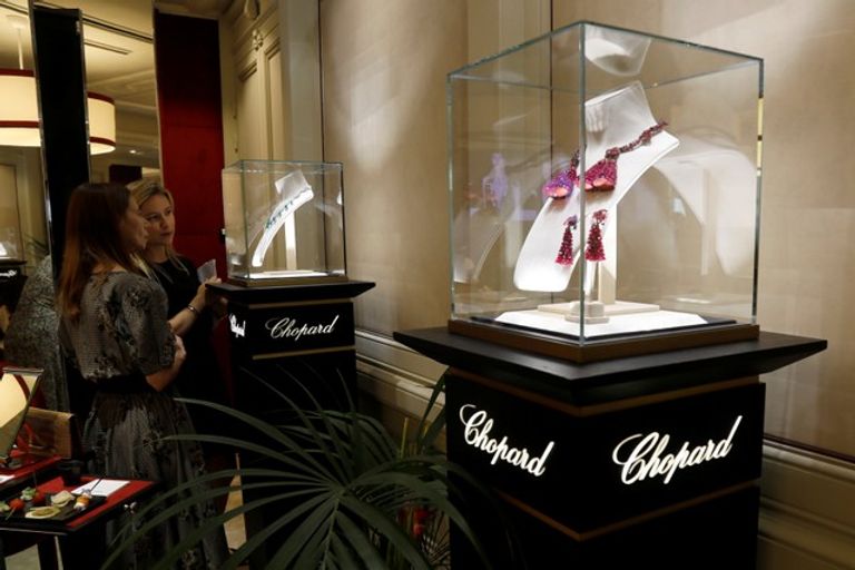 قلادات "شوبار" في أسبوع الموضة بباريس