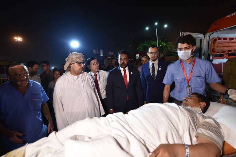 وصول 74 جريحا يمنيا ومرافقيهم إلى الهند لتلقي العلاج على نفقة الإمارات