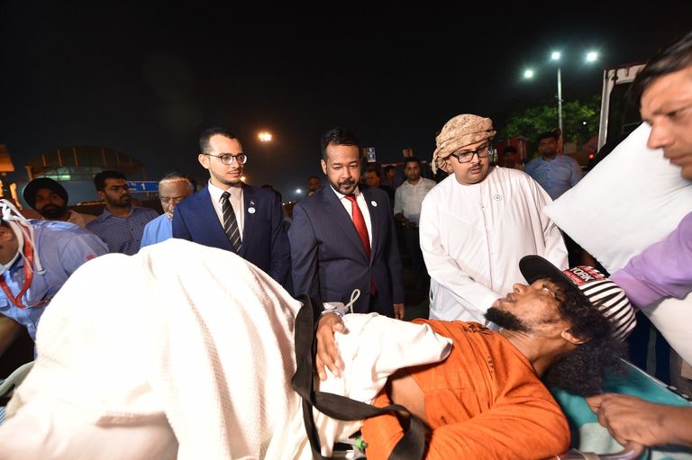 وصول 74 جريحا يمنيا ومرافقيهم إلى الهند لتلقي العلاج على نفقة الإمارات