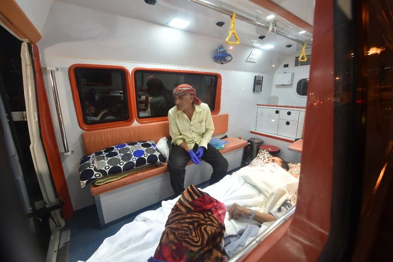 وصول 74 جريحا يمنيا ومرافقيهم إلى الهند لتلقي العلاج على نفقة الإمارات