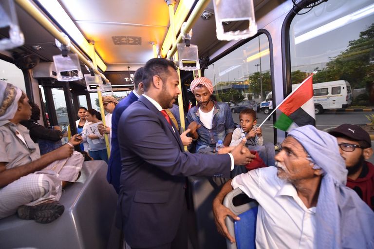 وصول 74 جريحا يمنيا ومرافقيهم إلى الهند لتلقي العلاج على نفقة الإمارات