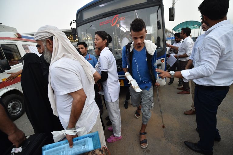 وصول 74 جريحا يمنيا ومرافقيهم إلى الهند لتلقي العلاج على نفقة الإمارات