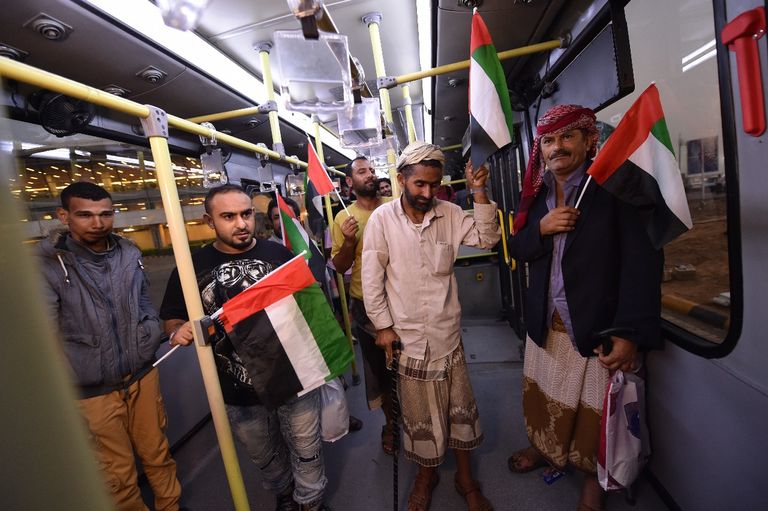 وصول 74 جريحا يمنيا ومرافقيهم إلى الهند لتلقي العلاج على نفقة الإمارات