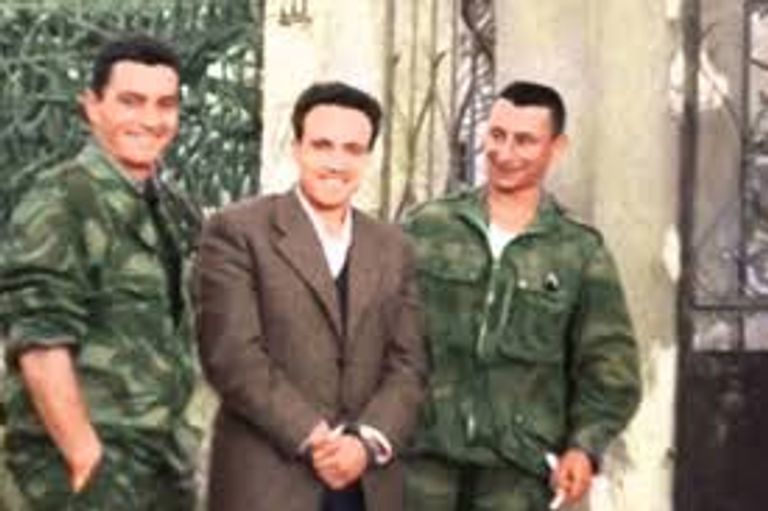 ابتسامة الشهيد قبل إعدامه الشهيد الجزائري العربي بن مهيدي