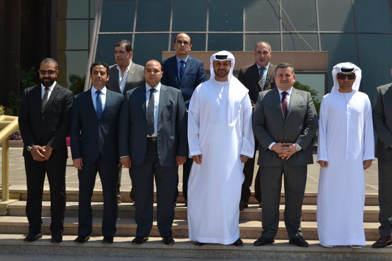 محمود الهاشمي وأسامة هيكل في أثناء توقيع البروتوكول