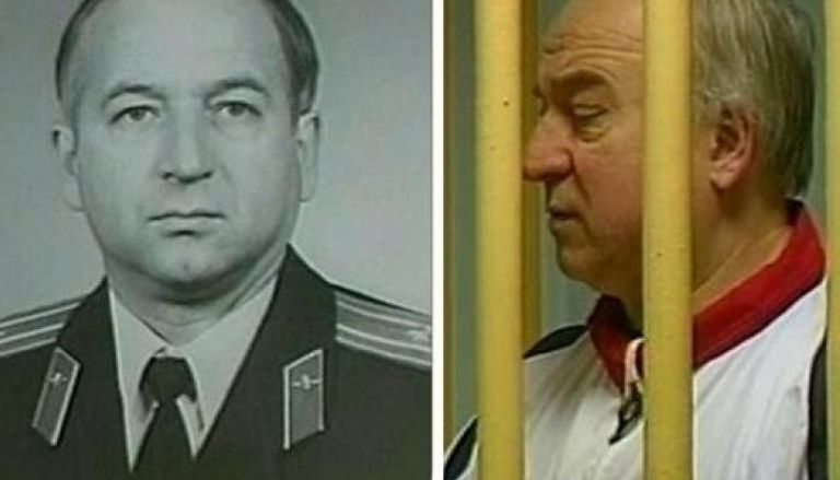 الشرطة البريطانية أثناء تفقد موقع تسمم الجاسوس الروسي - أرشيفية