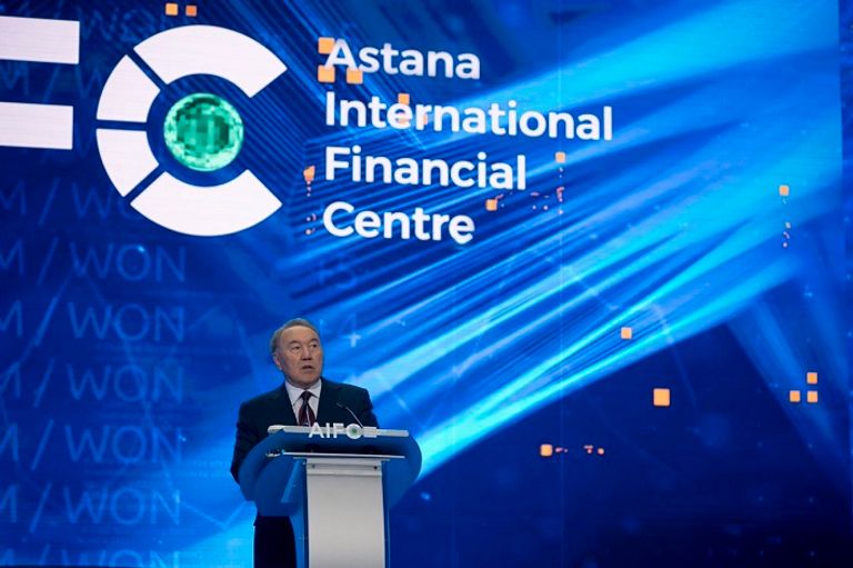 محمد بن زايد ورئيس كازاخستان يشهدان حفل الافتتاح الرسمي لمركز أستانا المالي الدولي