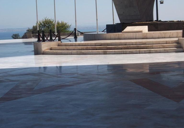 مقام الشهيد في الجزائر