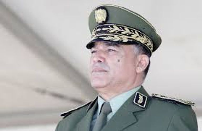 قائد الدرك المقال اللواء نوبة مناد الرئيس الجزائري عبدالعزيز بوتفليقة