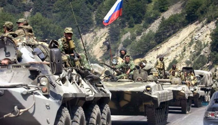 قافلة عسكرية ترفع علم روسيا  في سوريا - أرشيفية