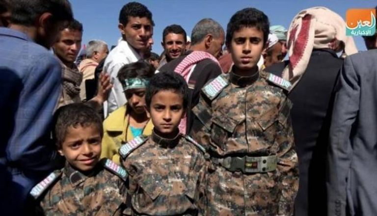 أطفال ببزات عسكرية في مهرجان حوثي بصنعاء