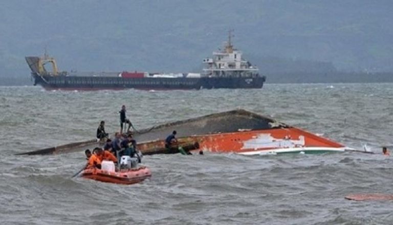 البحرية التايلاندية تعلن فقدان 49 شخصاً إثر انقلاب قارب