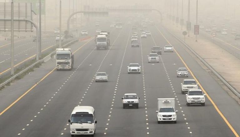 "أرصاد الإمارات" تحذر من تدني الرؤية بسبب الغبار - أرشيفية