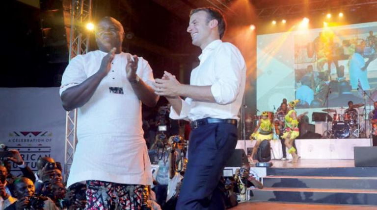 ماكرون يقرع الطبول في لاجوس