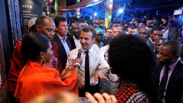 ماكرون يقرع الطبول في لاجوس