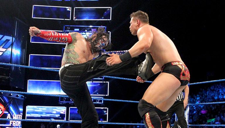 الحكم يعلن فوز جيف هاردي