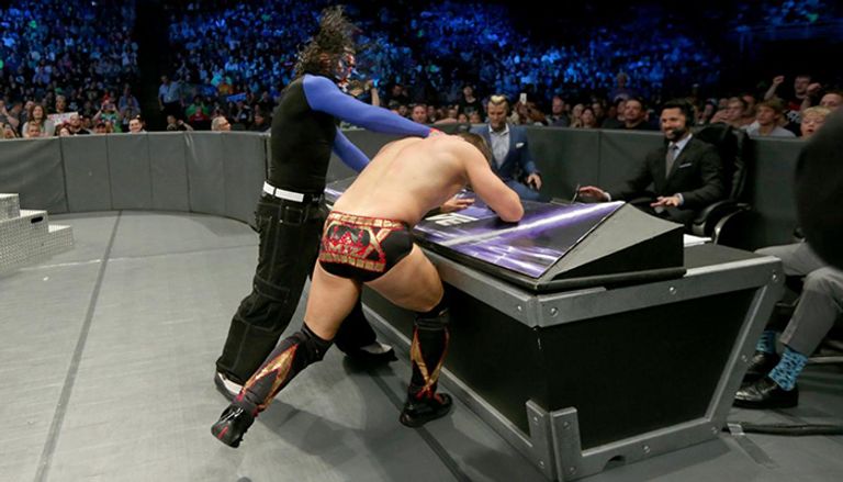 الحكم يعلن فوز جيف هاردي