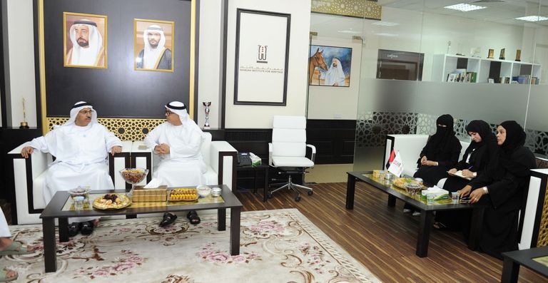 اجتماع بين وفد نادي تراث الإمارات وإدارة معهد الشارقة للتراث
