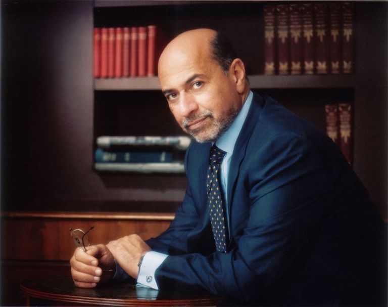 رجل الاعمال المصري محمد شفيق جبر شعار مجموعة فولكس فاجن -رويترز