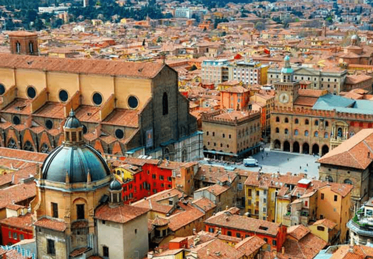 بولونيا "مدينة المثقفين" الإيطالية