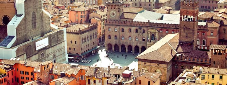 بولونيا "مدينة المثقفين" الإيطالية