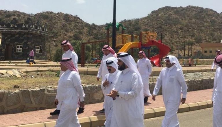 وزير البيئة السعودي يتفقد مشروع المدرجات الزراعية في الباحة