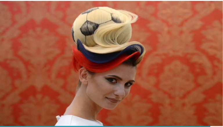 روسي يبتكر تصفيفة شعر غريبة