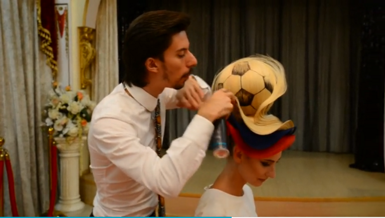 روسي يبتكر تصفيفة شعر غريبة