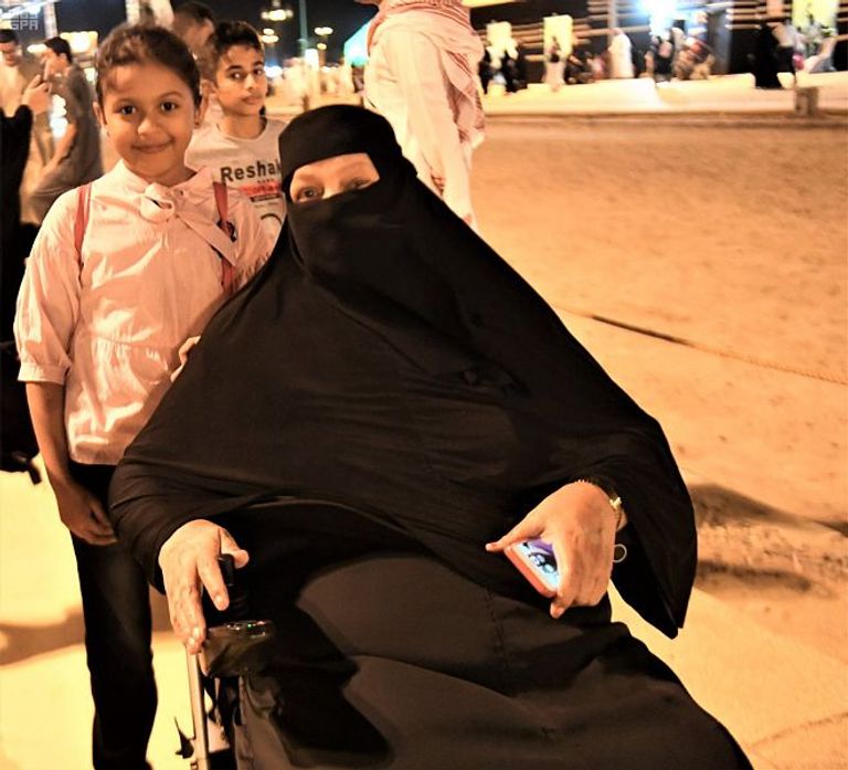 كبار السن في سوق عكاظ