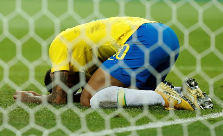 نيمار يبكي بعد الهزيمة أمام بلجيكا