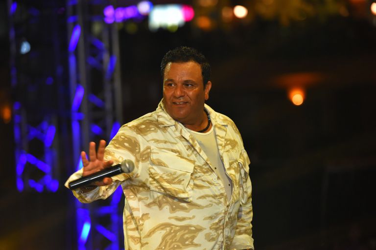 الفنان محمد فؤاد في أولى حفلاته هذا الصيف
