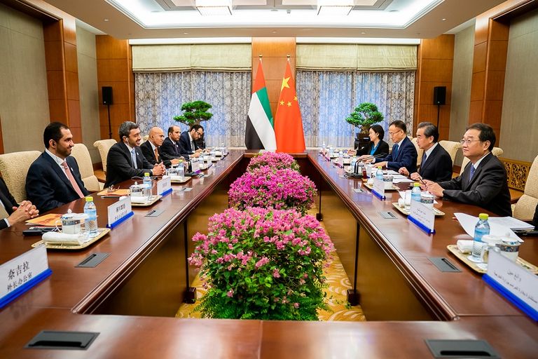 الشيخ عبدالله بن زايد ووزير خارجية الصين
