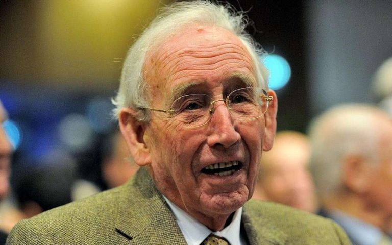 جيرار موليز الرجل الأغنى في فرنسا برنارد أرنو والرئيس الفرنسي إيمانويل ماكرون