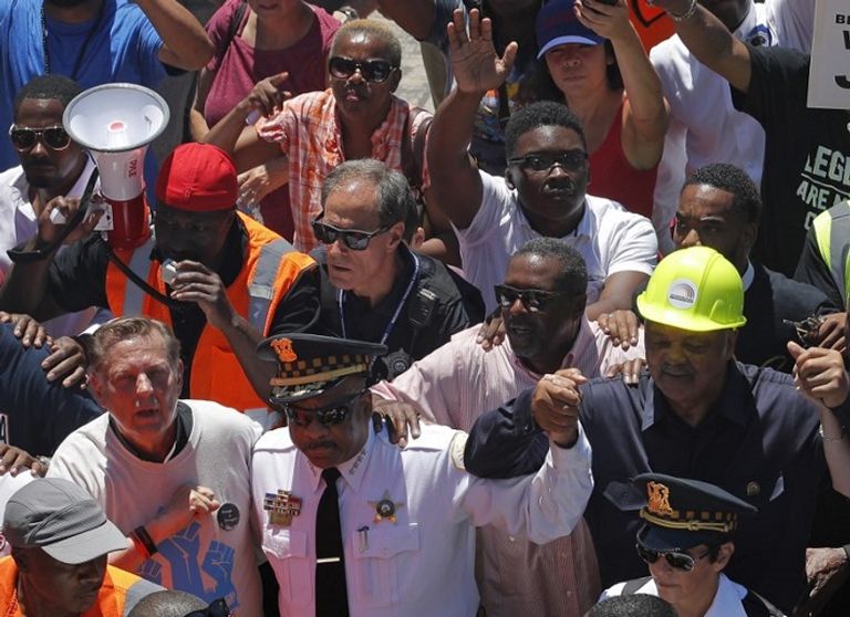 تظاهرات شيكاغو احتجاجا على جرائم القتل  - أ. ف. ب