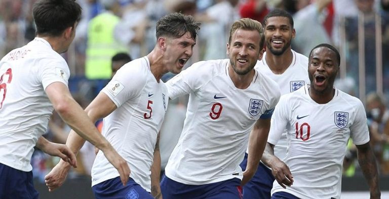 إنجلترا بالأبيض