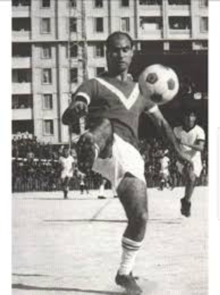 اللاعب الجزائري الراحل حسان لالماس اللاعب الجزائري الراحل حسان لالماس